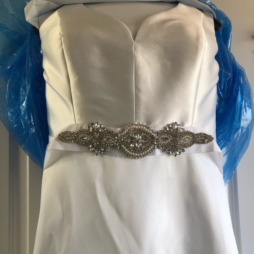 White dress - Picture 3 of 8
